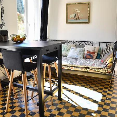 Legerete Aux Muriers