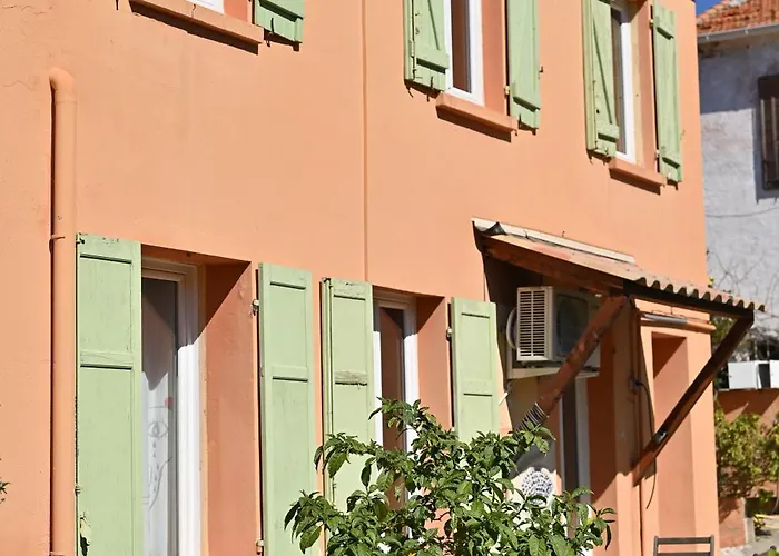 Legerete Aux Muriers * Le Lavandou